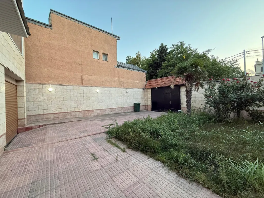 Kirayə verilir 8 otaqlı ofis 800 m²