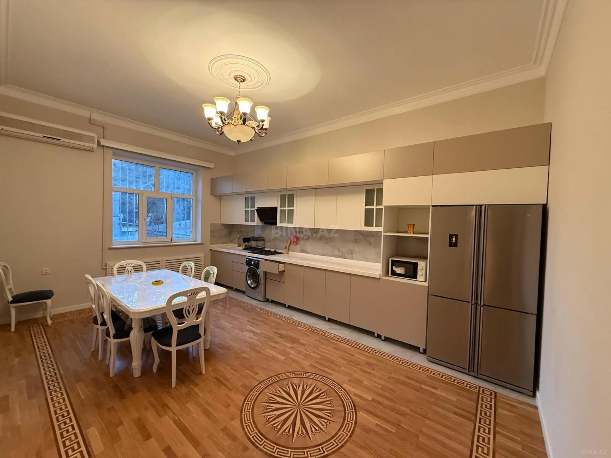 Kirayə verilir 8 otaqlı ofis 800 m²