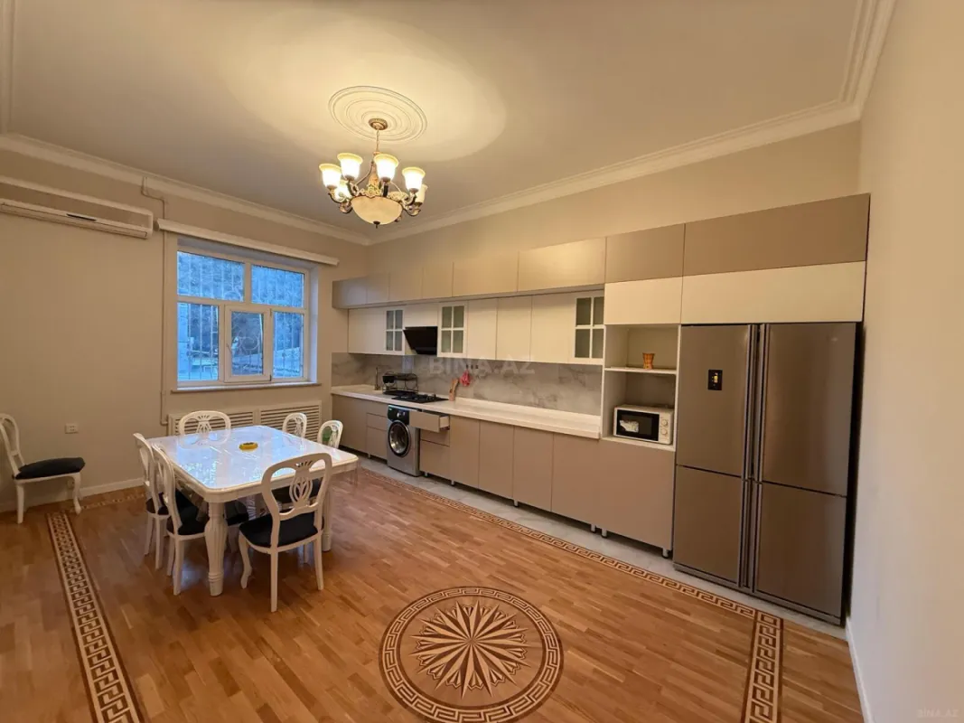 Kirayə verilir 8 otaqlı ofis 800 m²