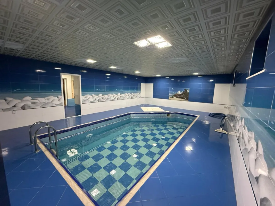 Kirayə verilir 8 otaqlı ofis 800 m²