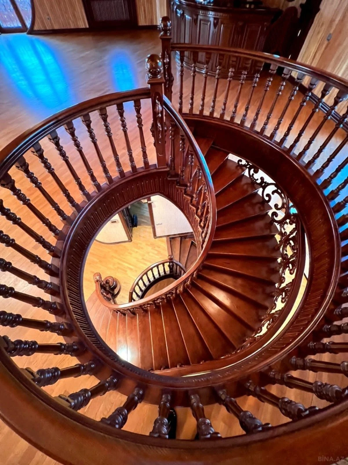 Satılır 10 otaqlı həyət evi 803 m²