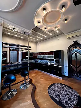 Satılır 10 otaqlı həyət evi 803 m²