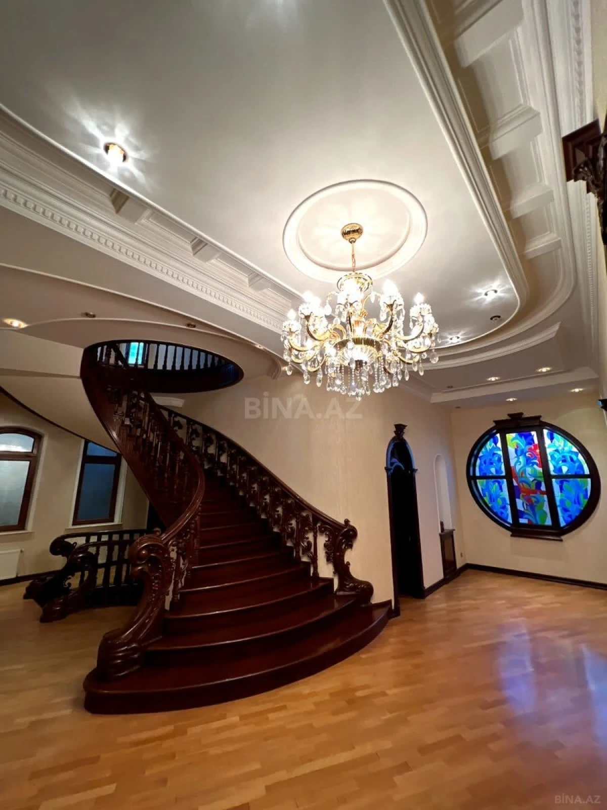 Satılır 10 otaqlı həyət evi 803 m²