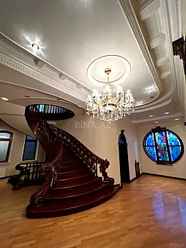 Satılır 10 otaqlı həyət evi 803 m²