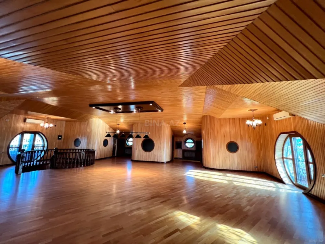 Satılır 10 otaqlı həyət evi 803 m²