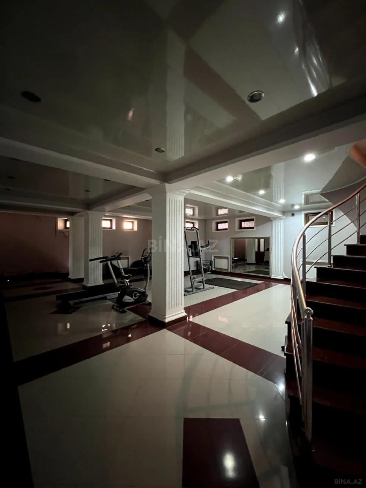 Satılır 10 otaqlı həyət evi 803 m²