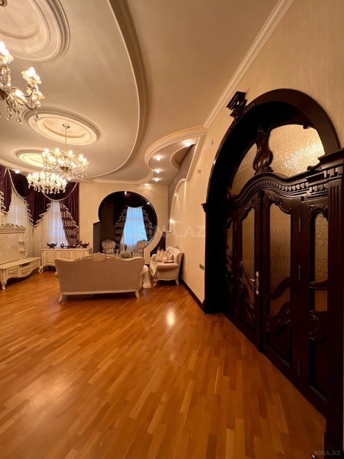 Satılır 10 otaqlı həyət evi 803 m²