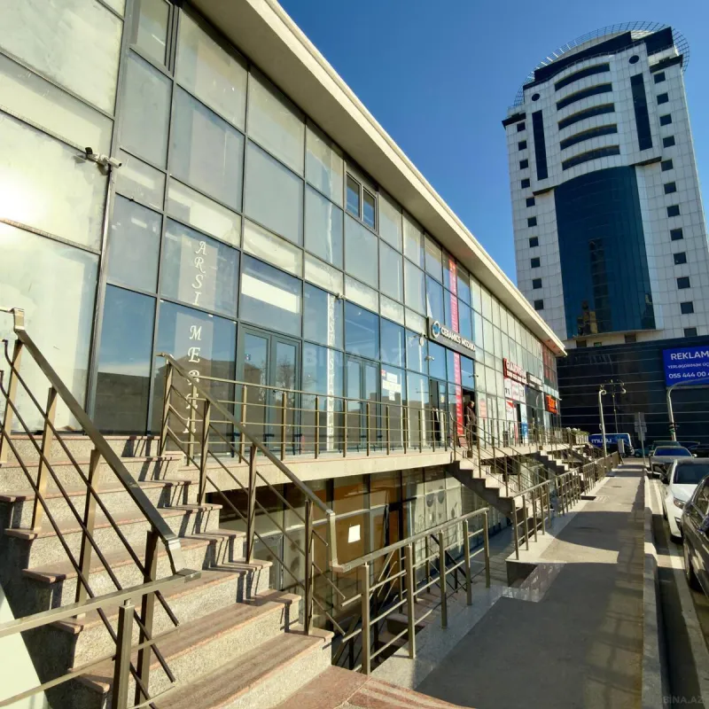 Satılır obyekt 212 m²