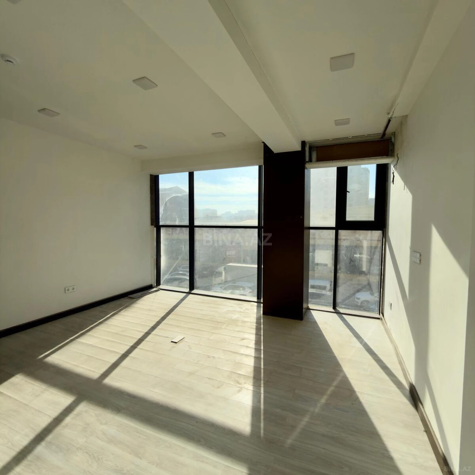Satılır obyekt 212 m²
