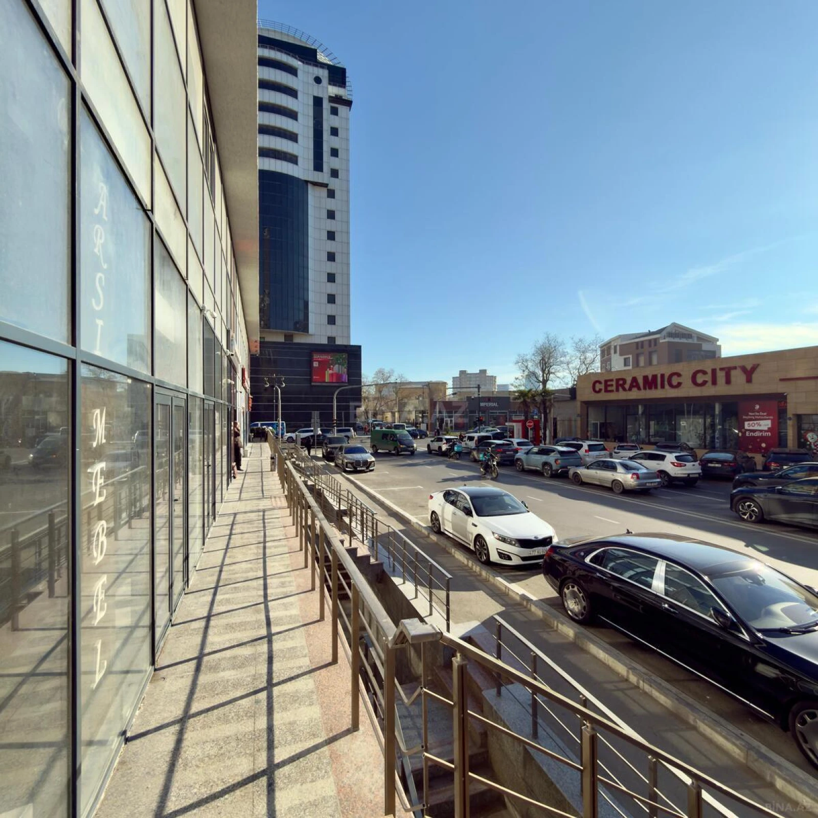 Satılır obyekt 212 m²