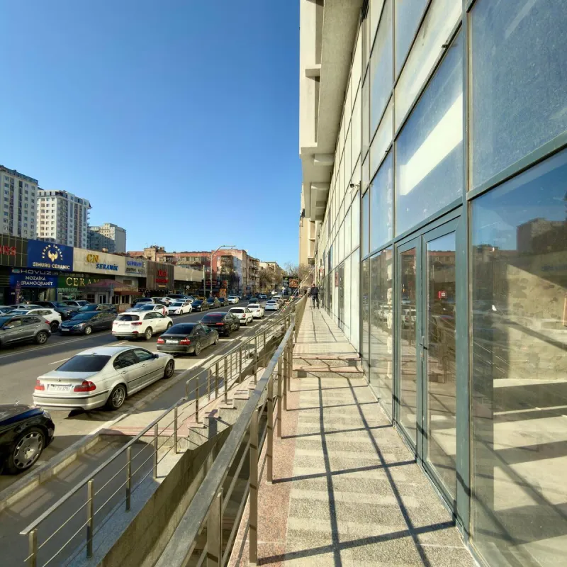 Satılır obyekt 212 m²