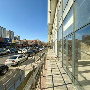 Satılır obyekt 212 m²