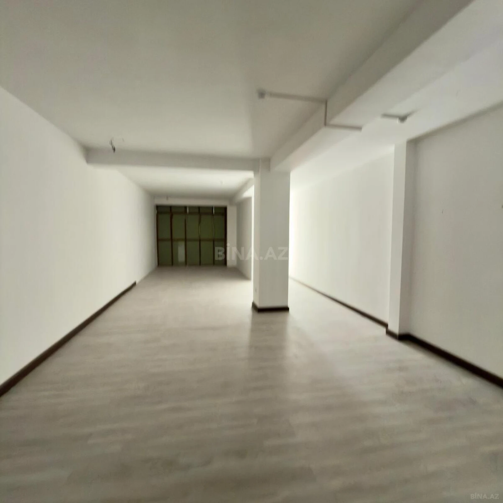 Satılır obyekt 212 m²