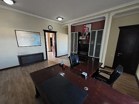 Kirayə verilir 4 otaqlı ofis 150 m² — Bakı, M.Ə.Rəsulzadə qəs. 4 otaq 150.00 m²