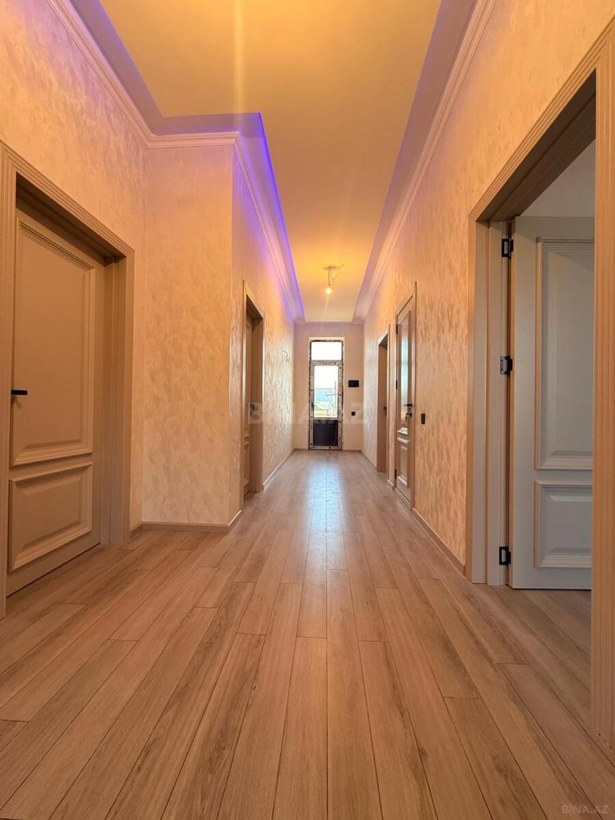 Satılır 6 otaqlı həyət evi 300 m²