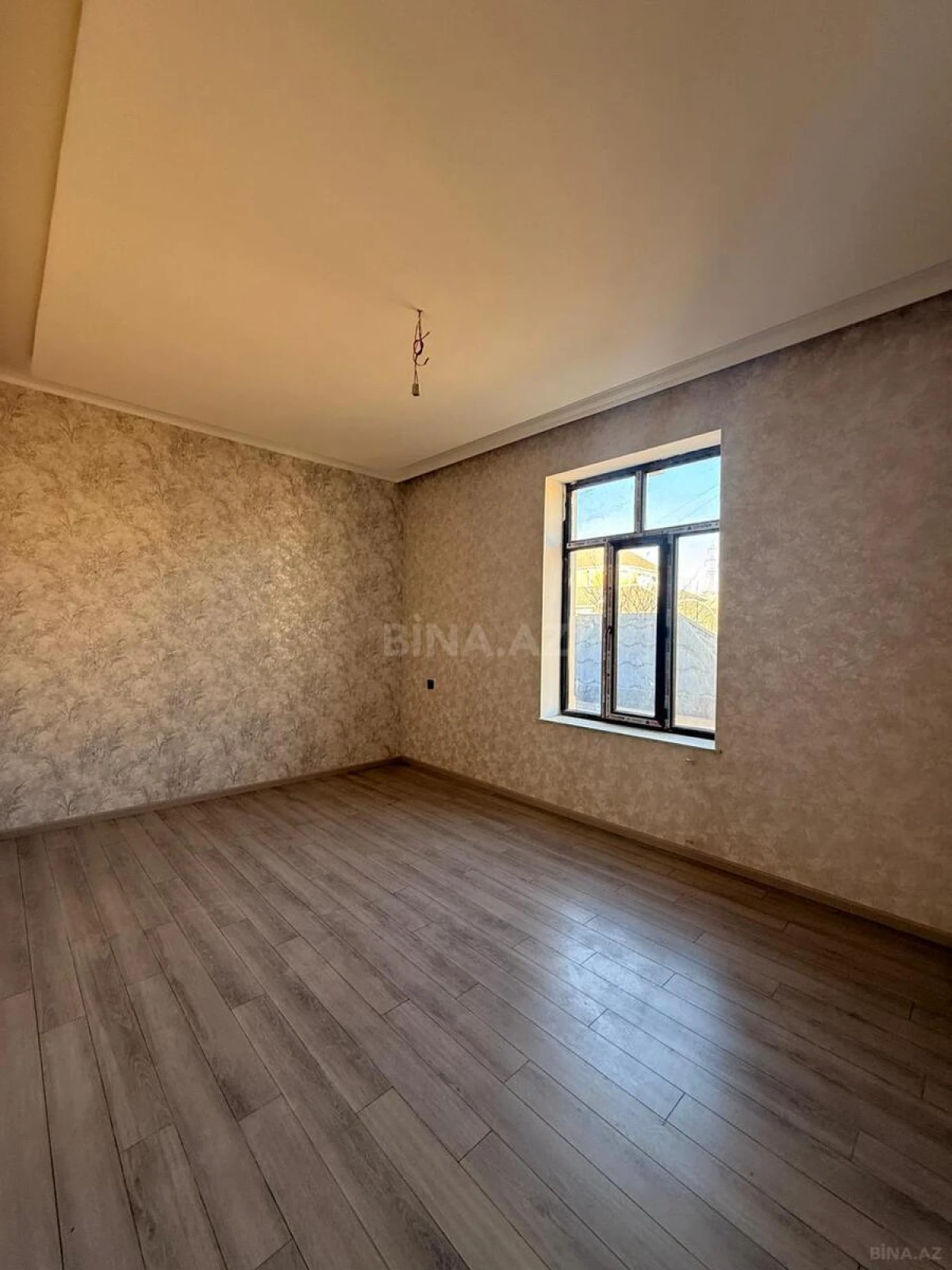 Satılır 6 otaqlı həyət evi 300 m²