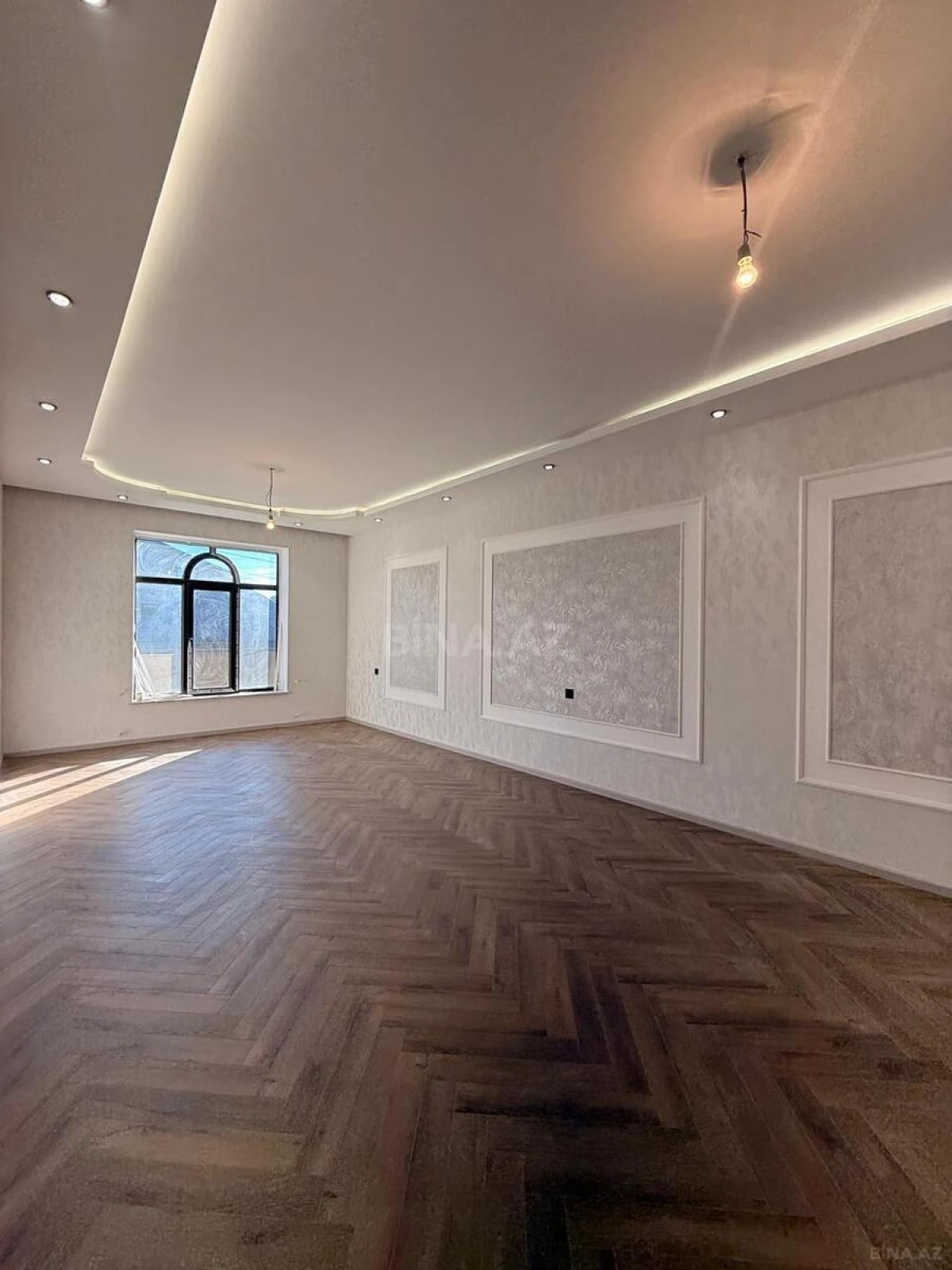 Satılır 6 otaqlı həyət evi 300 m²