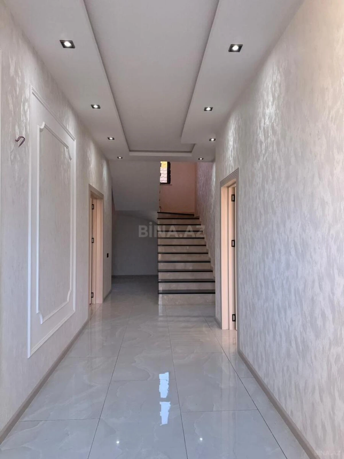 Satılır 6 otaqlı həyət evi 300 m²
