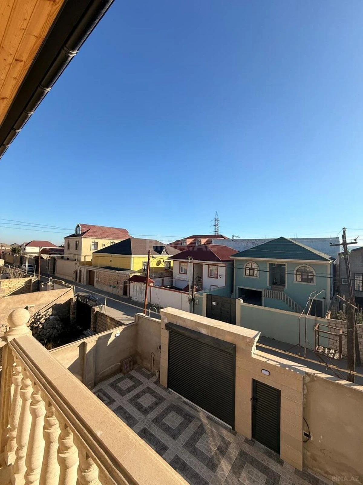 Satılır 6 otaqlı həyət evi 300 m²