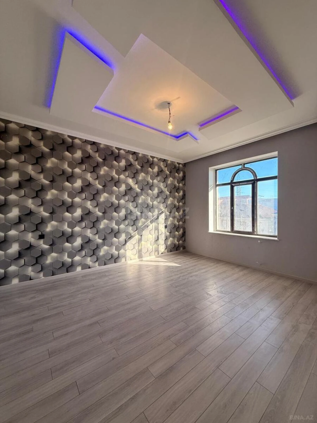 Satılır 6 otaqlı həyət evi 300 m²