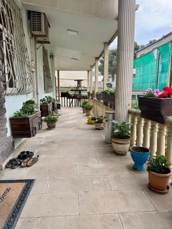 Satılır 5 otaqlı həyət evi 500 m²