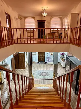Satılır 5 otaqlı həyət evi 500 m²
