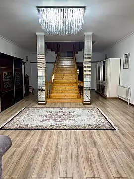 Satılır 5 otaqlı həyət evi 500 m²