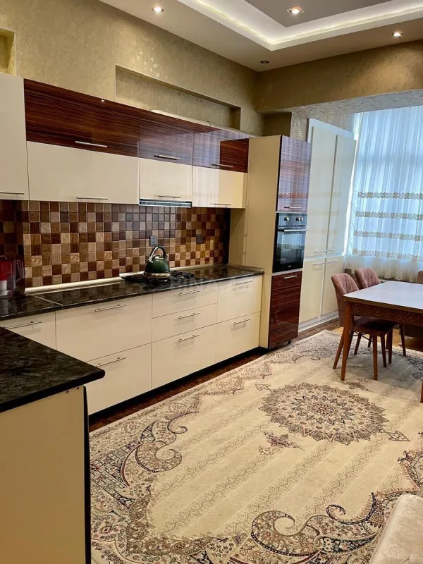 Kirayə verilir 3 otaqlı mənzil 120 m²