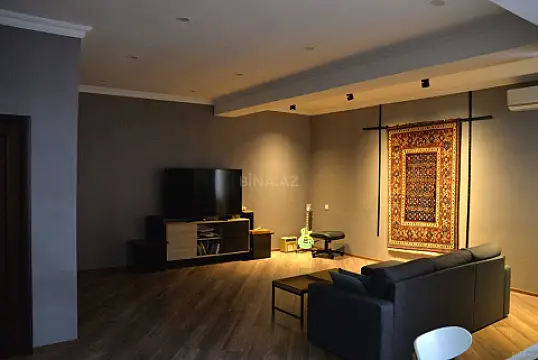 Satılır 4 otaqlı mənzil 120 m²