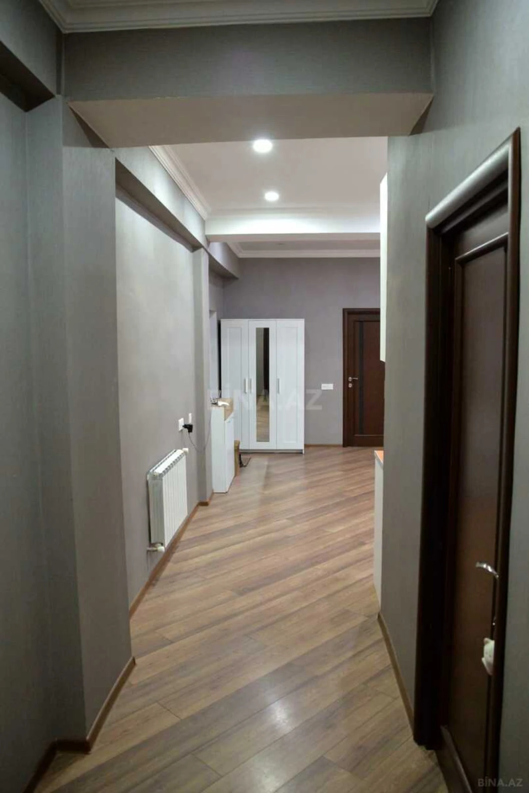 Satılır 4 otaqlı mənzil 120 m²