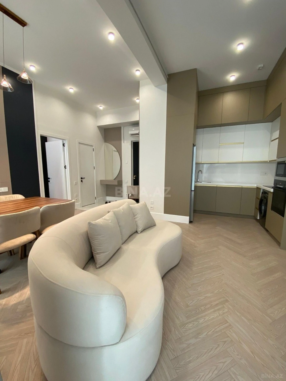 Kirayə verilir 2 otaqlı mənzil 65 m²