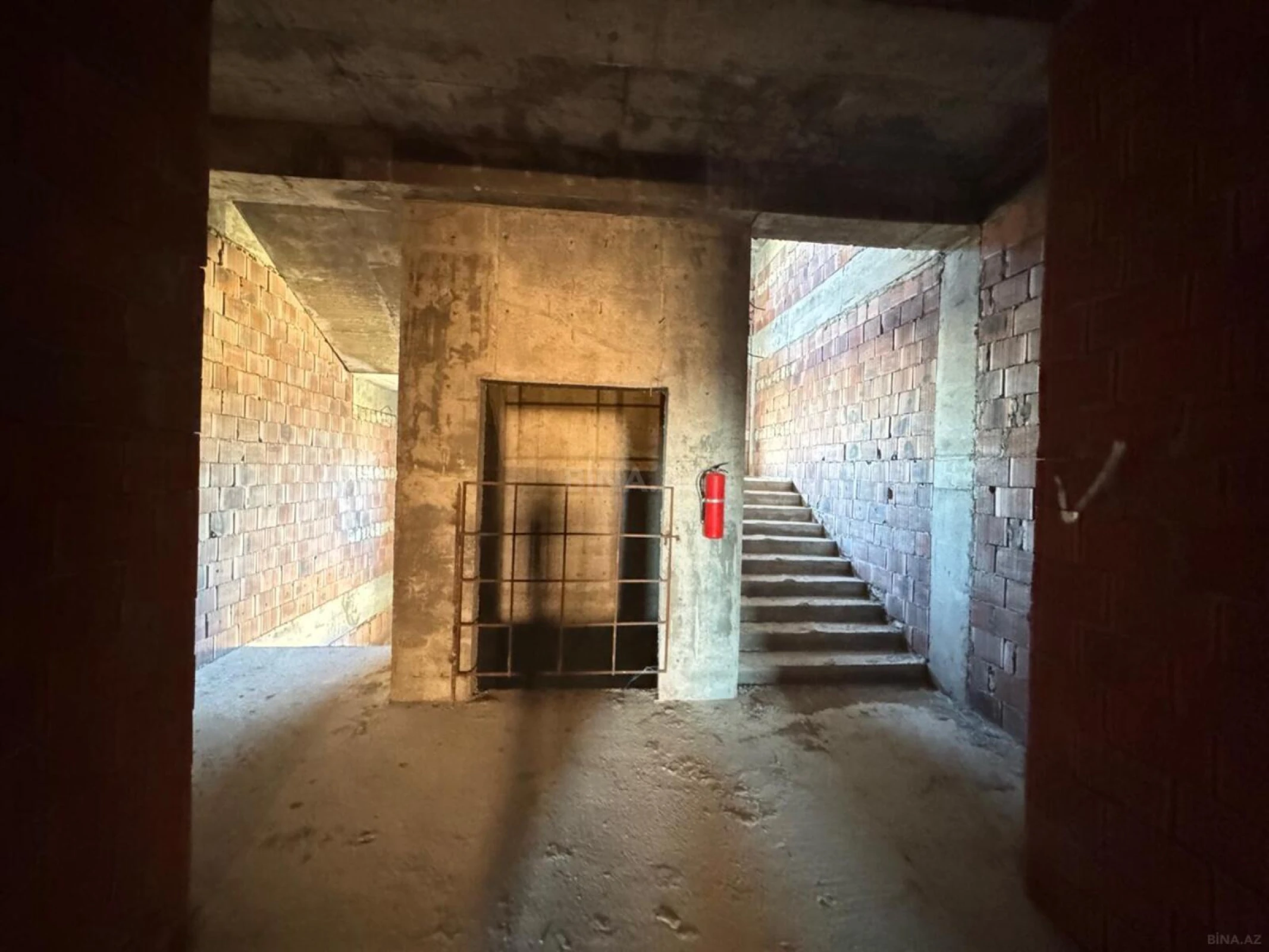 Satılır 3 otaqlı mənzil 113 m²