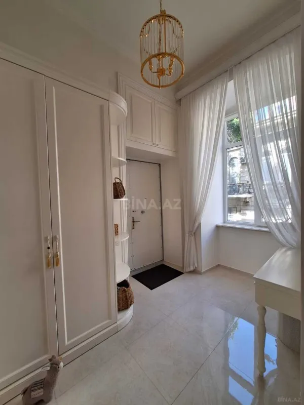 Kirayə verilir 2 otaqlı mənzil 75 m²