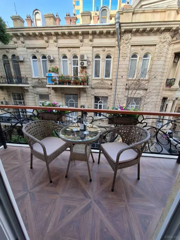 Kirayə verilir 2 otaqlı mənzil 75 m²