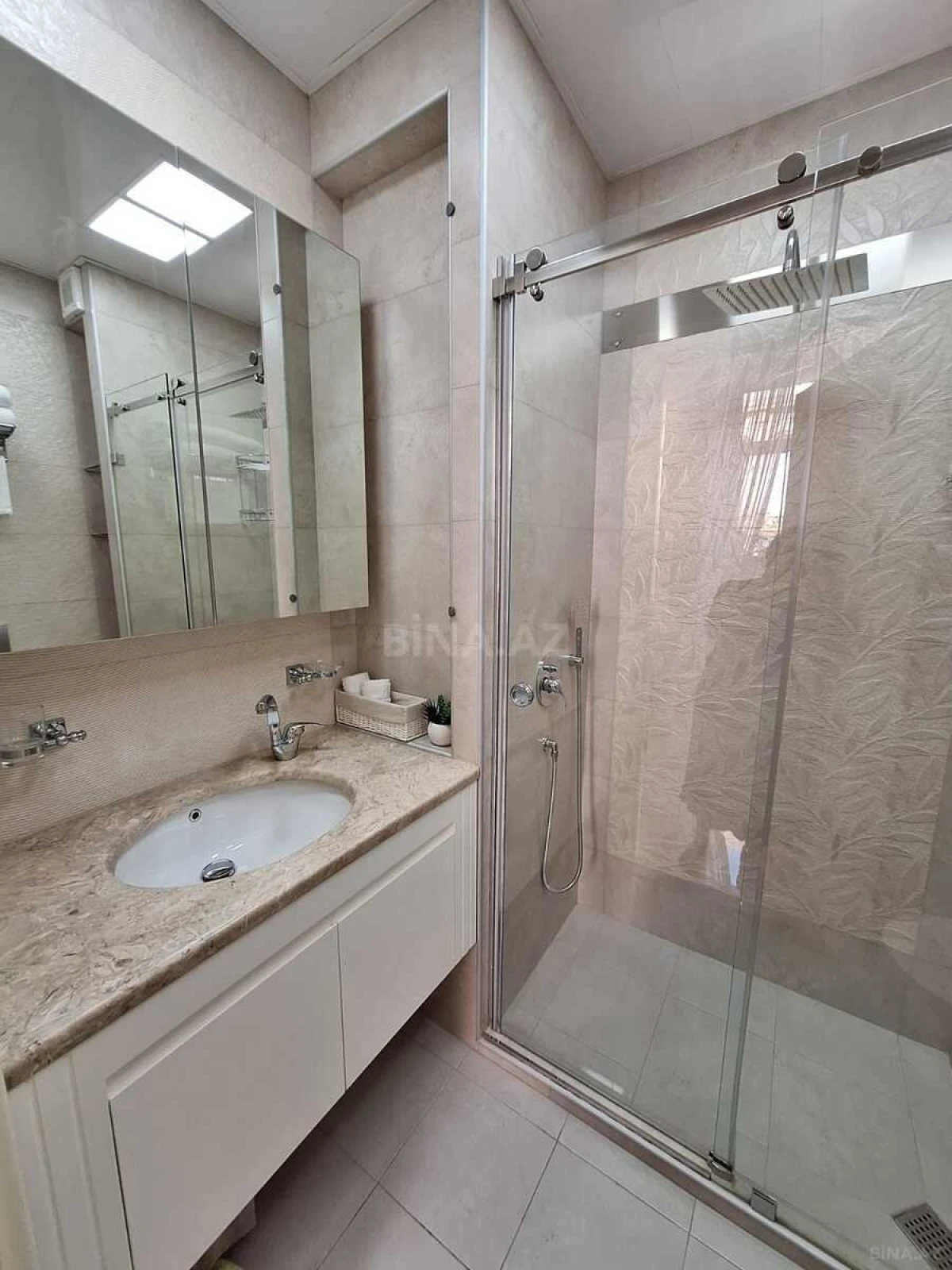 Kirayə verilir 2 otaqlı mənzil 75 m²