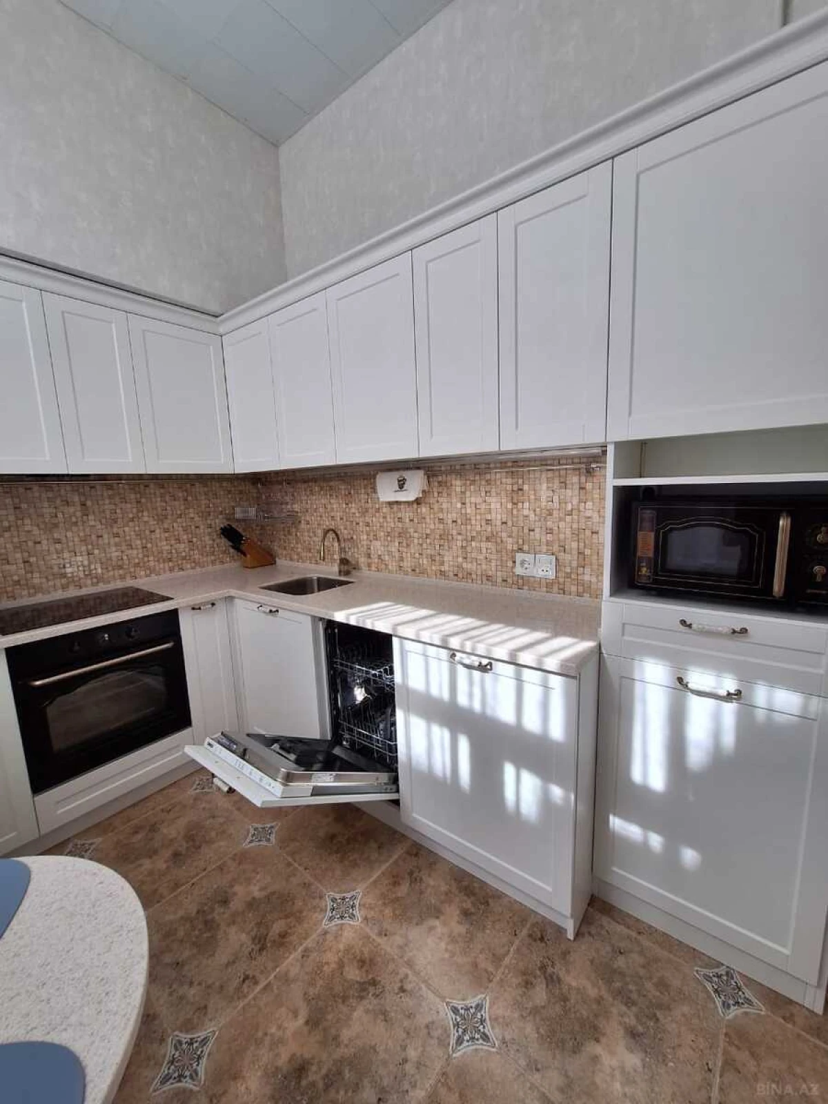 Kirayə verilir 2 otaqlı mənzil 75 m²