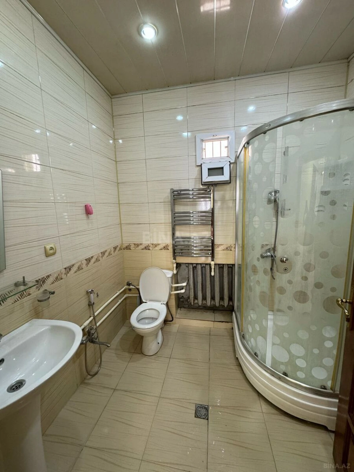 Satılır 10 otaqlı həyət evi 300 m²