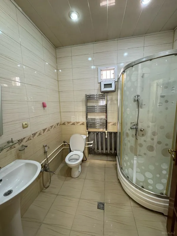 Satılır 10 otaqlı həyət evi 300 m²