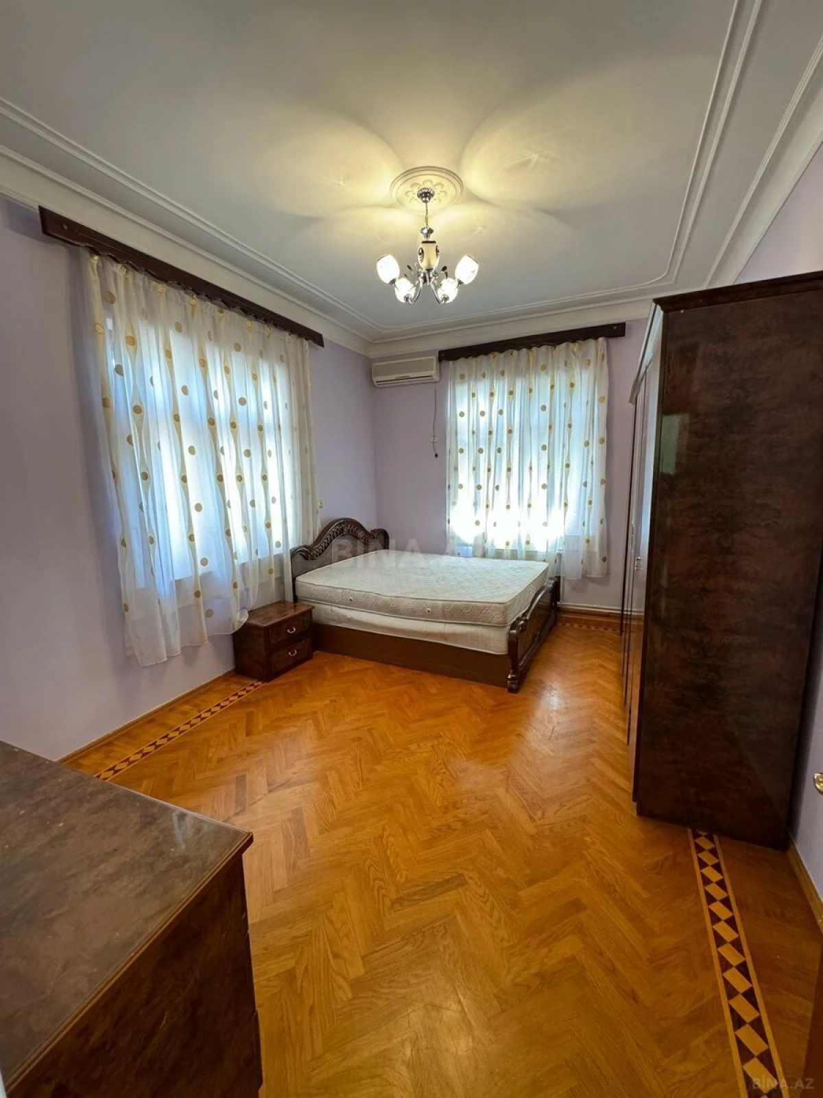 Satılır 10 otaqlı həyət evi 300 m²