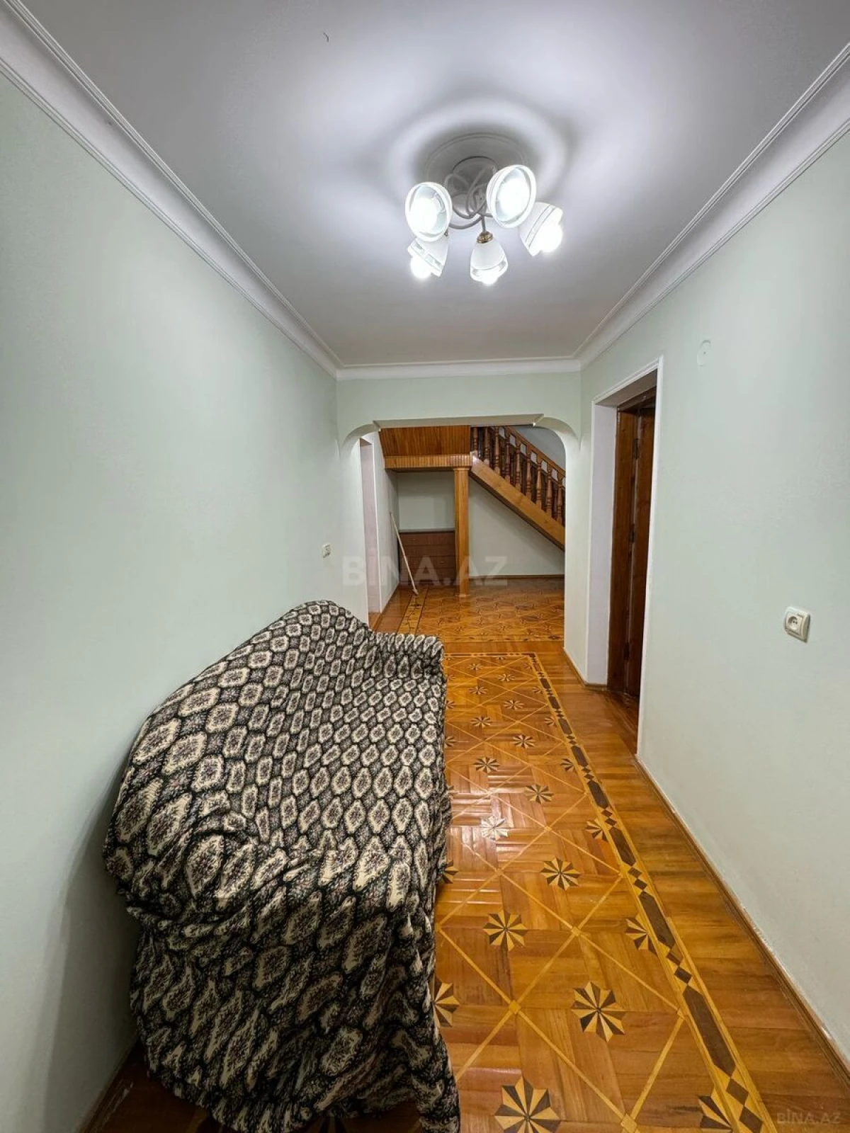 Satılır 10 otaqlı həyət evi 300 m²