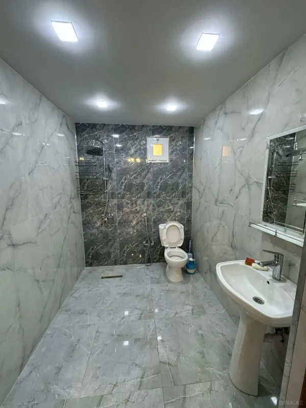Satılır 10 otaqlı həyət evi 300 m²