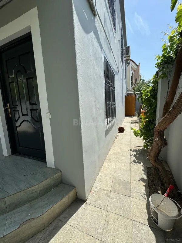 Satılır 10 otaqlı həyət evi 300 m²