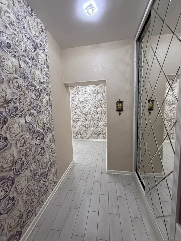 Satılır 2 otaqlı mənzil 72 m²