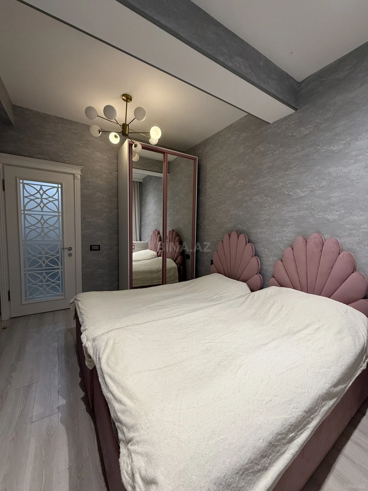 Satılır 2 otaqlı mənzil 72 m²