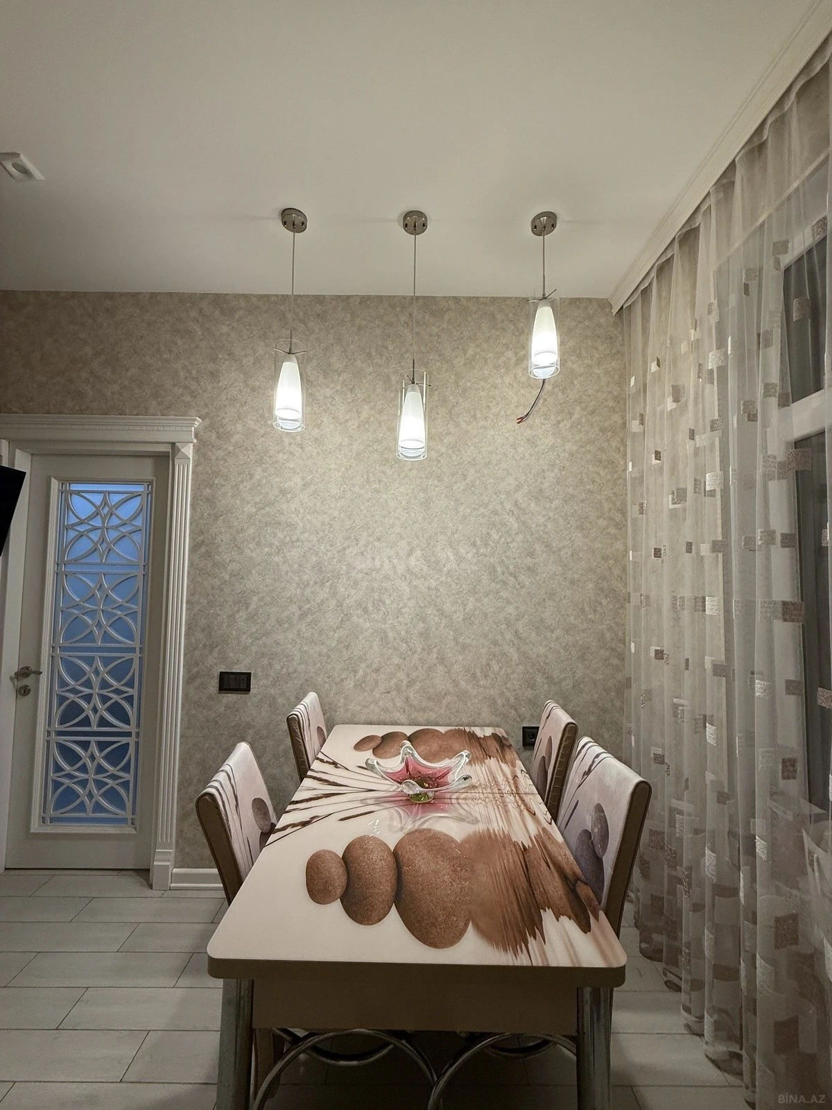 Satılır 2 otaqlı mənzil 72 m²