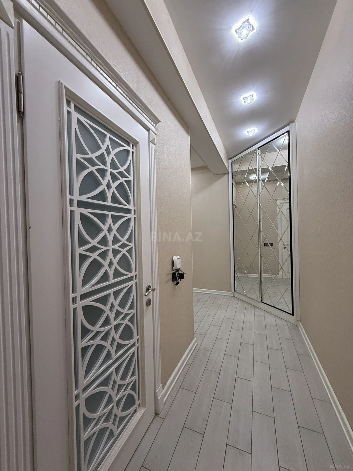 Satılır 2 otaqlı mənzil 72 m²