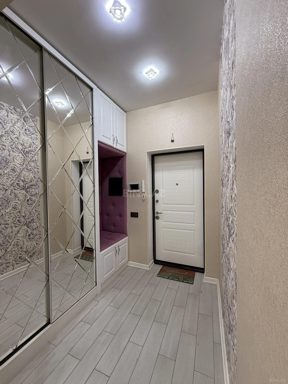 Satılır 2 otaqlı mənzil 72 m²