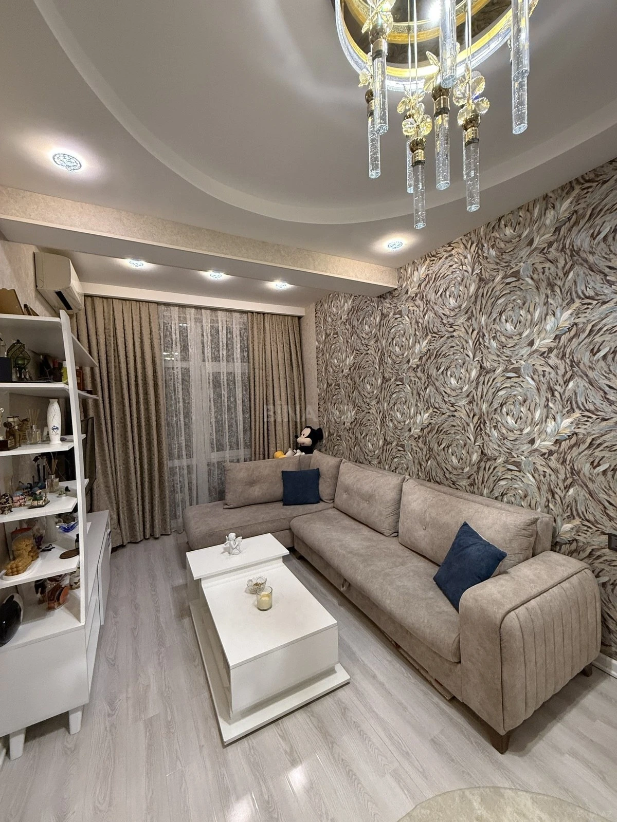 Satılır 2 otaqlı mənzil 72 m²