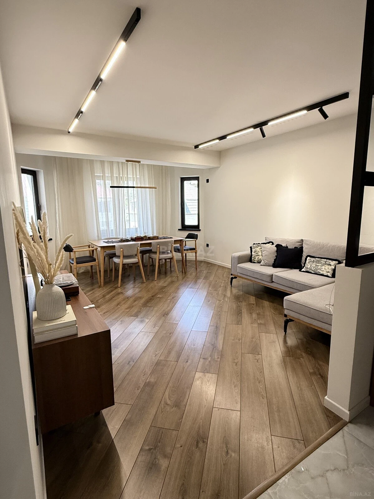 Satılır 2 otaqlı mənzil 93 m²