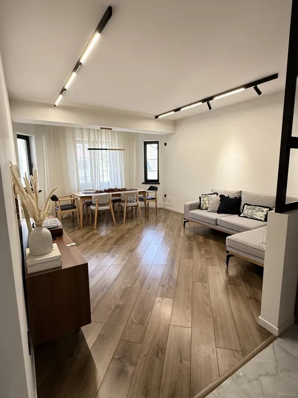 Satılır 2 otaqlı mənzil 93 m²